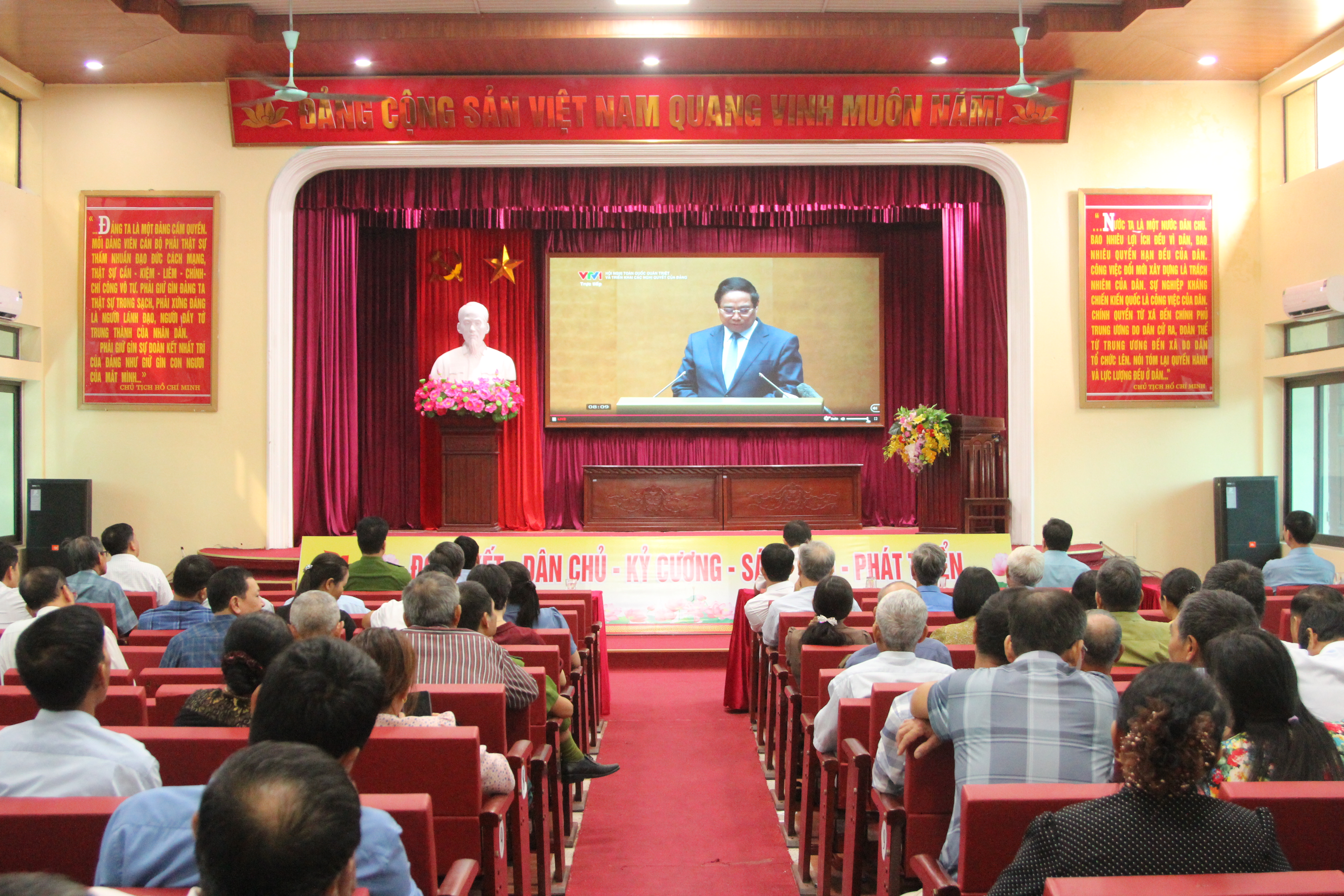 Vũ Tiên tham dự hội nghị toàn quốc quán triệt, triển khai thực hiện 4 Nghị quyết của Bộ Chính trị