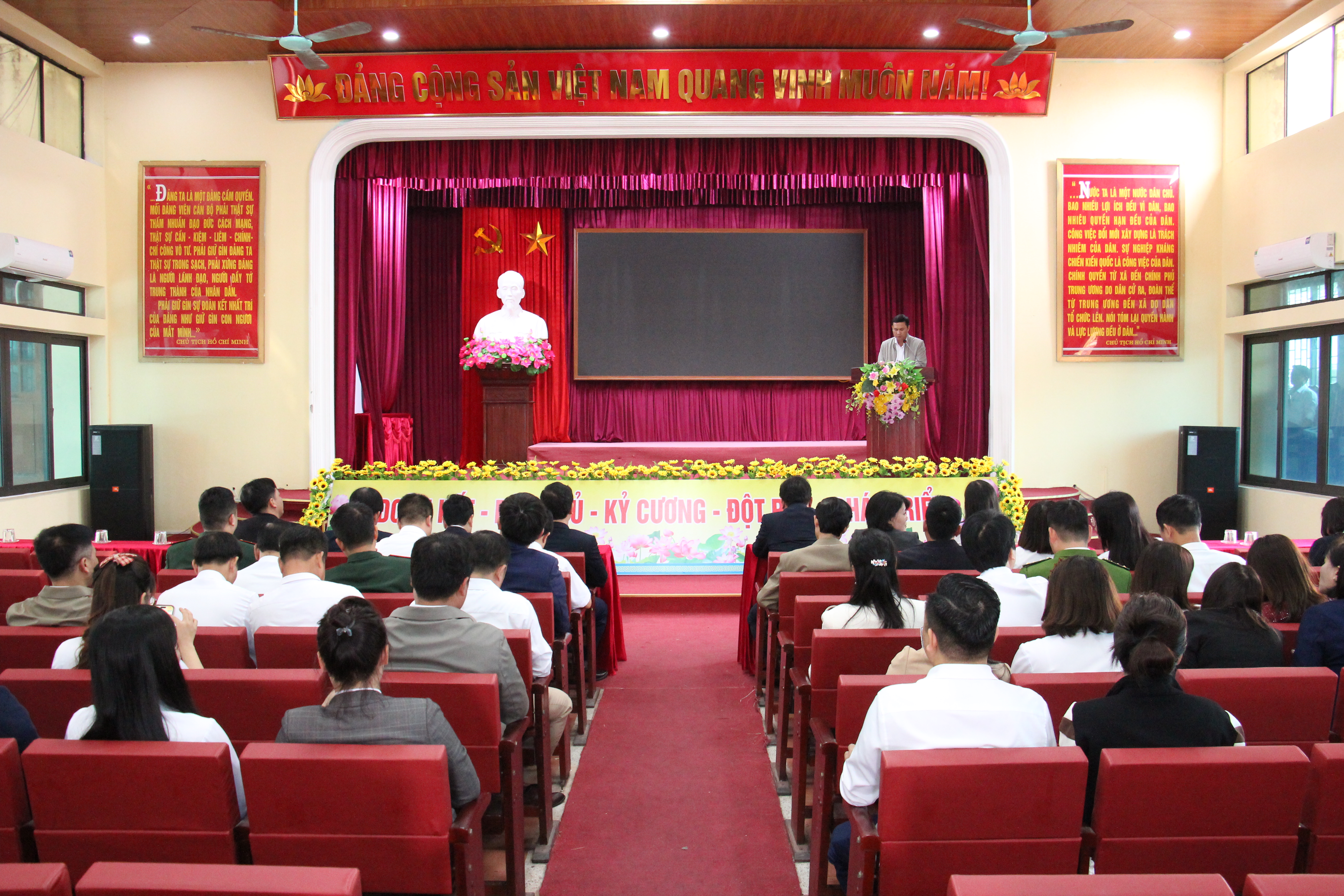 Vũ Tiên gặp mặt cán bộ, công chức, viên chức nhân dịp đầu xuân
