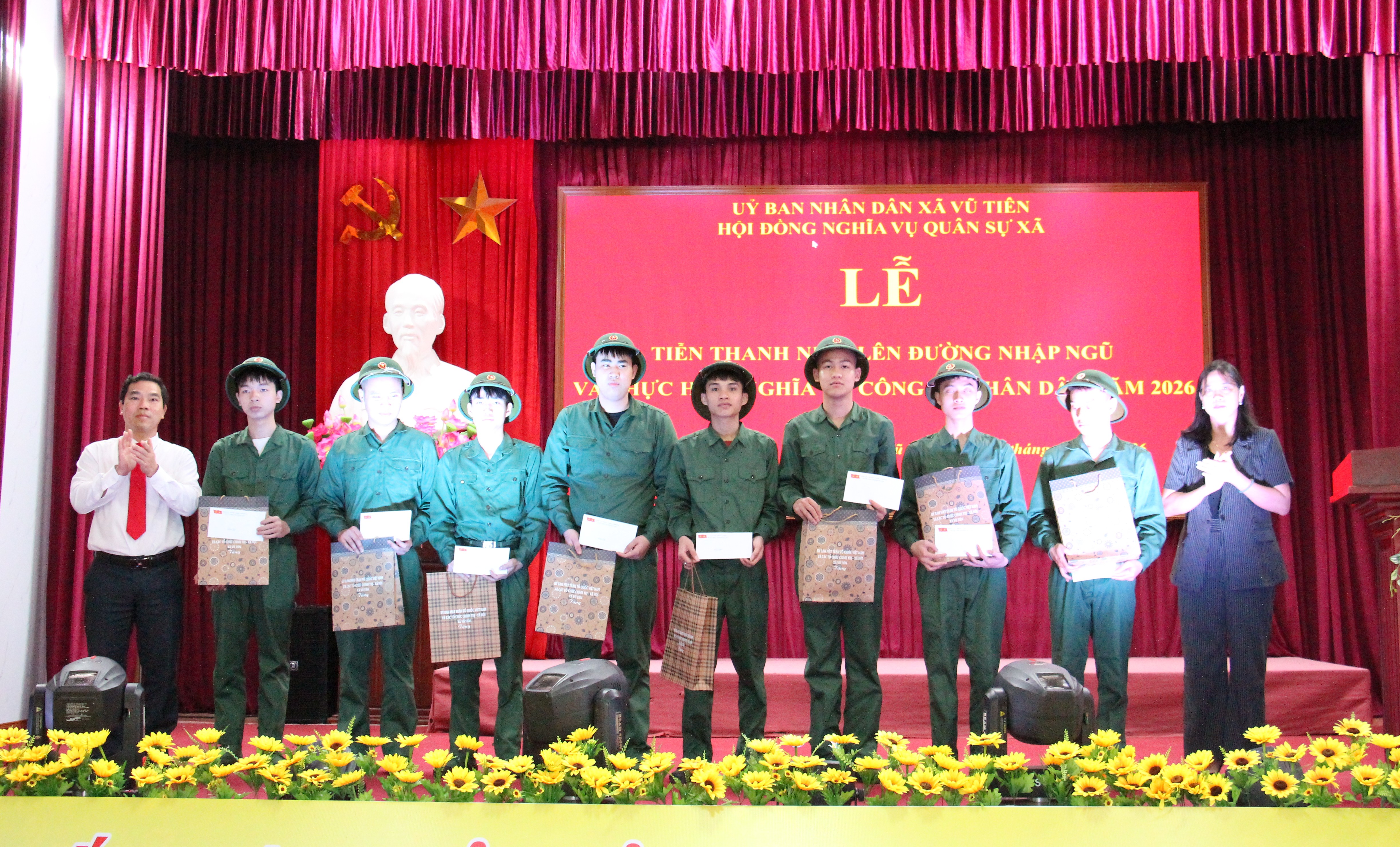 Vũ Tiên tổ chức ngày hội tòng quân tiễn thanh niên lên đường nhập ngũ và thực hiện nghĩa vụ Công an nhân dân năm 2026