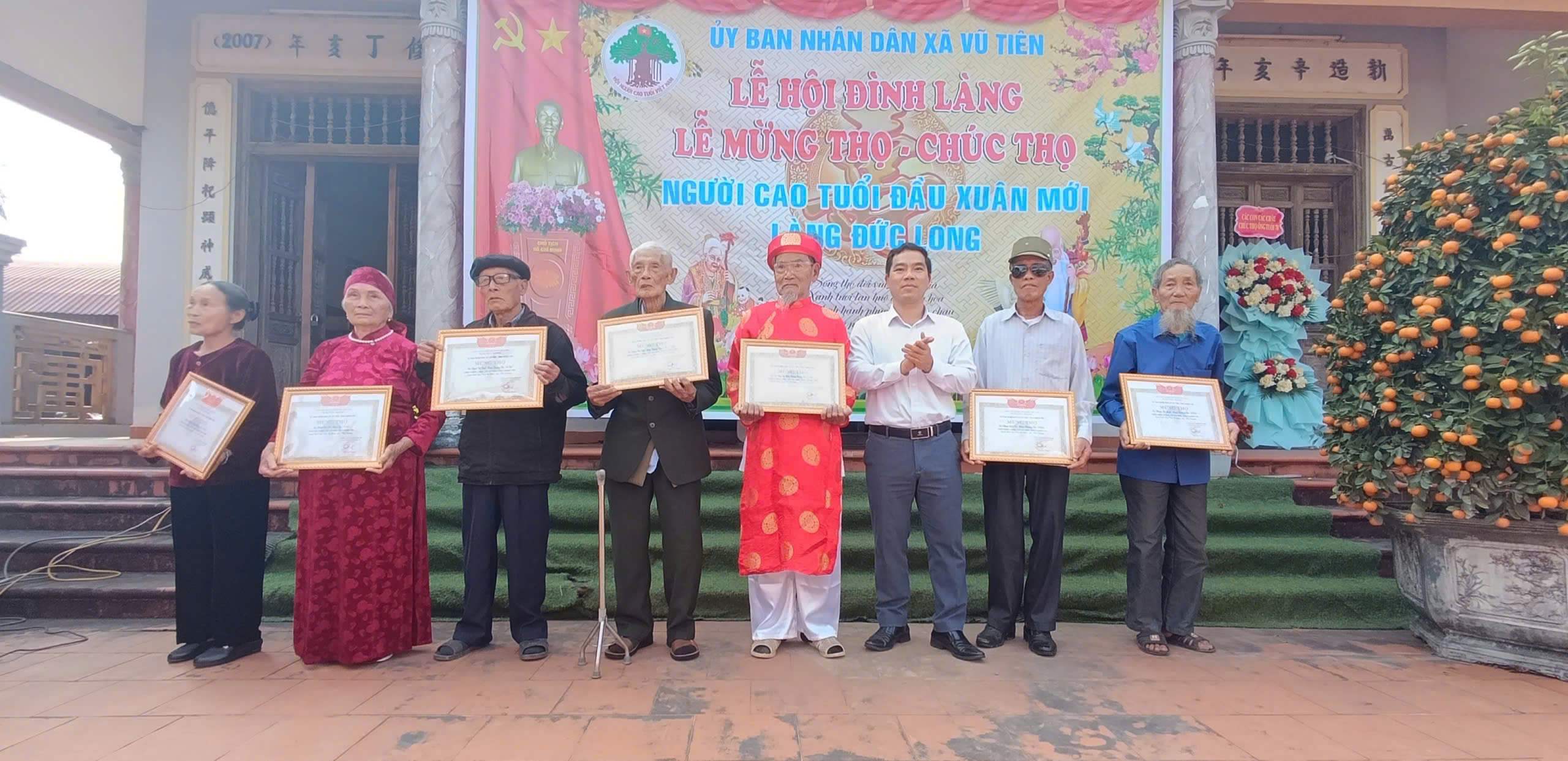Trên 1.000 người cao tuổi xã Vũ Tiên được chúc thọ, mừng thọ nhân dịp đầu xuân mới