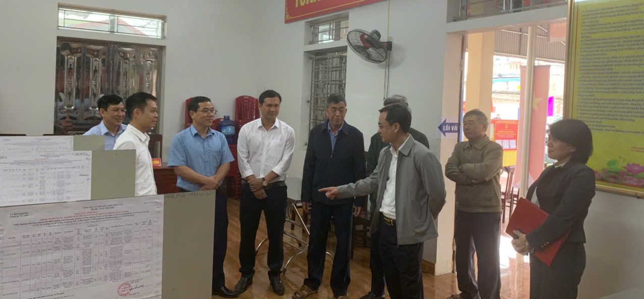 Ban Bầu cử đại biểu Quốc hội số 05, Đoàn kiểm tra số 08 của Ủy ban Bầu cử tỉnh và Ban Kinh tế - Ngân sách Hội đồng nhân dân tỉnh kiểm tra công tác chuẩn bị bầu cử tại xã Vũ Tiên