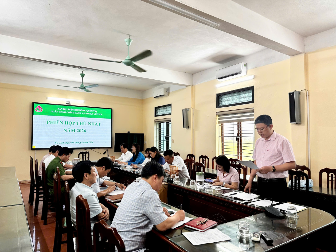 PHIÊN HỌP THỨ NHẤT CỦA BAN ĐẠI DIỆN HỘI ĐỒNG QUẢN TRỊ NGÂN HÀNG CHÍNH SÁCH XÃ HỘI XÃ VŨ TIÊN
