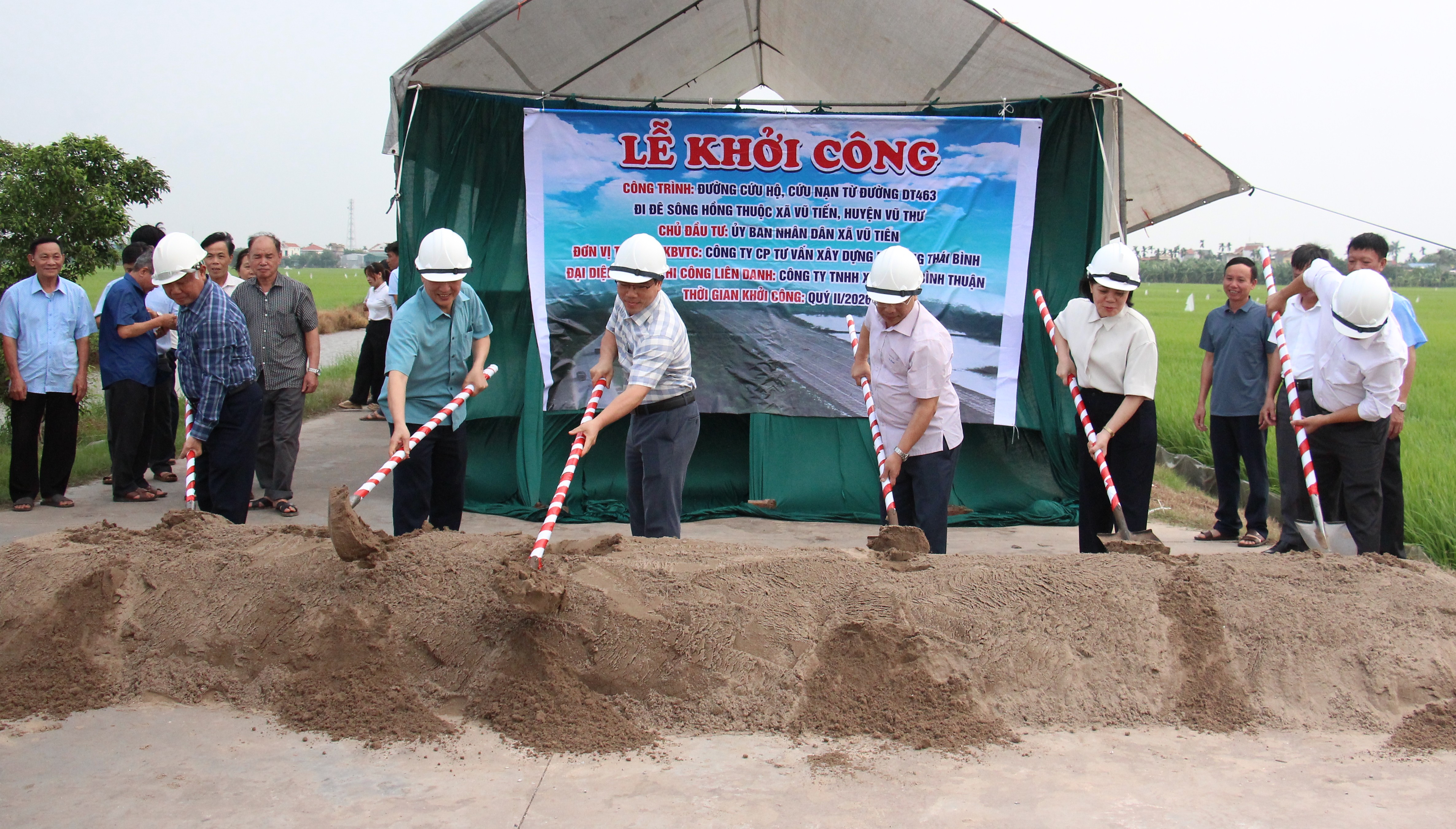VŨ TIÊN KHỞI CÔNG DỰ ÁN ĐƯỜNG CỨU HỘ, CỨU NẠN TỪ ĐƯỜNG ĐT.463 ĐI ĐÊ SÔNG HỒNG