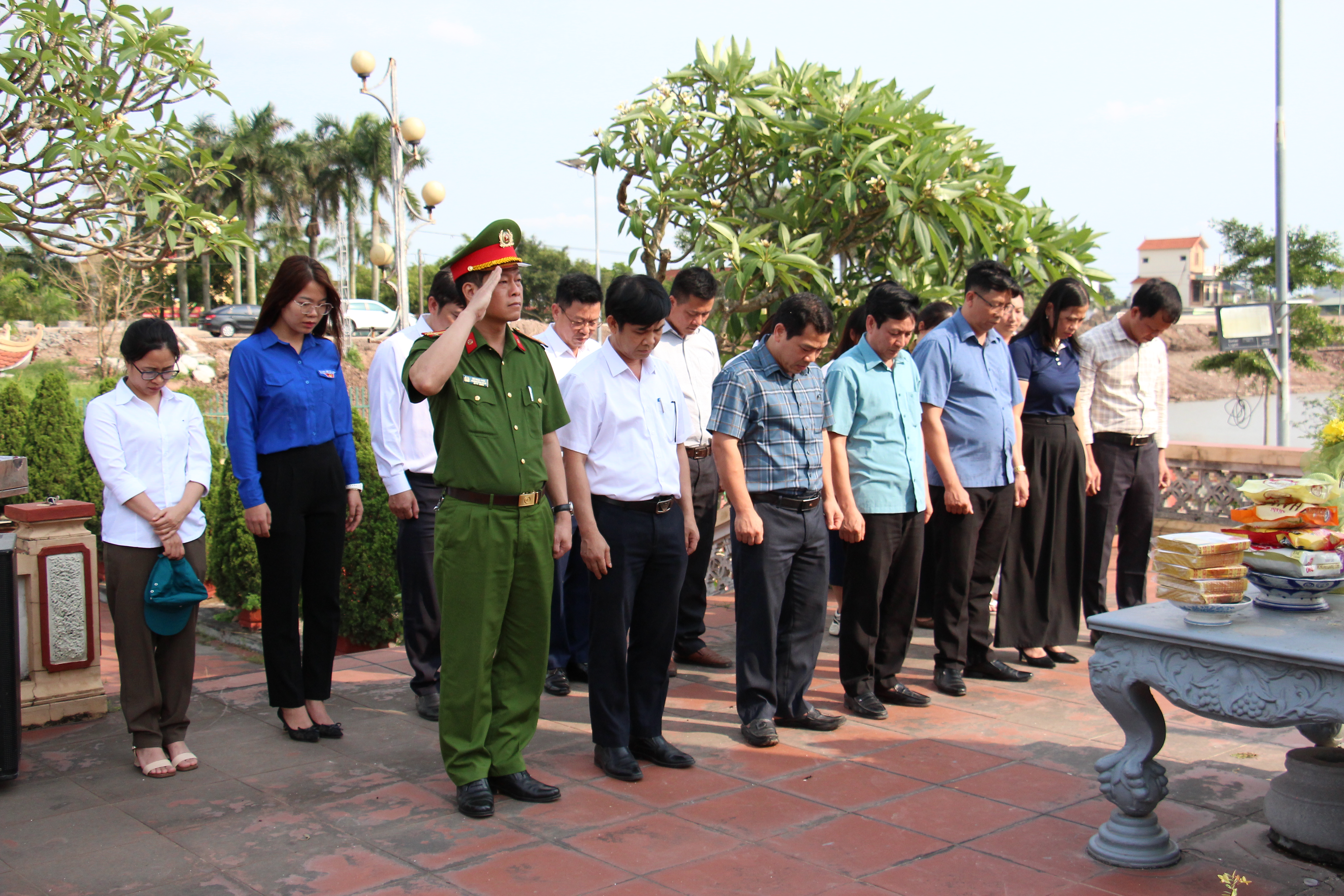 Vũ Tiên tổ chức Lễ dâng hương tưởng niệm các Anh hùng liệt sĩ nhân kỷ niệm 51 năm Ngày Giải phóng miền Nam
