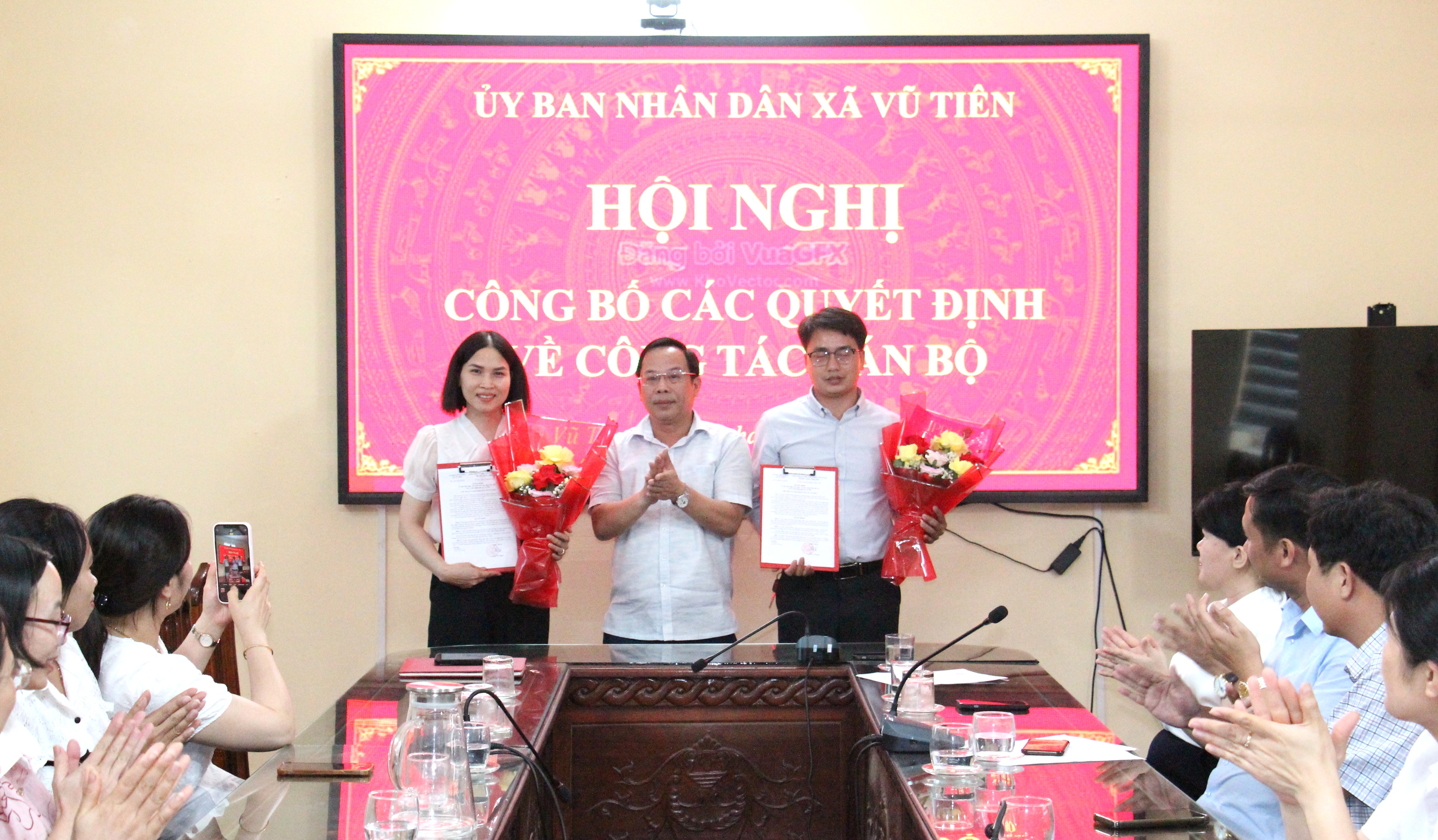 Vũ Tiên công bố quyết định về công tác cán bộ