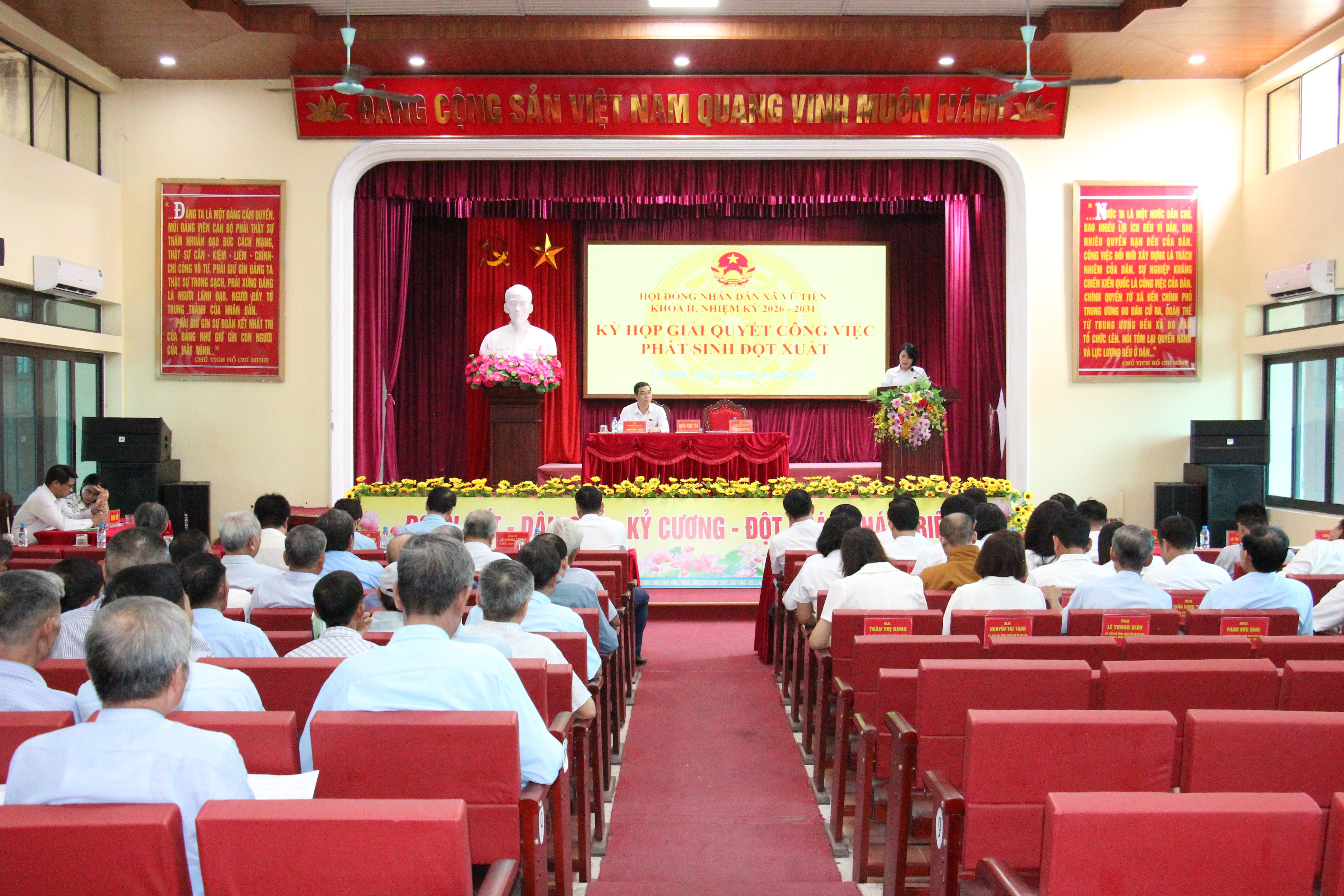 Hội đồng nhân dân xã Vũ Tiên tổ chức Kỳ họp giải quyết công việc phát sinh đột xuất