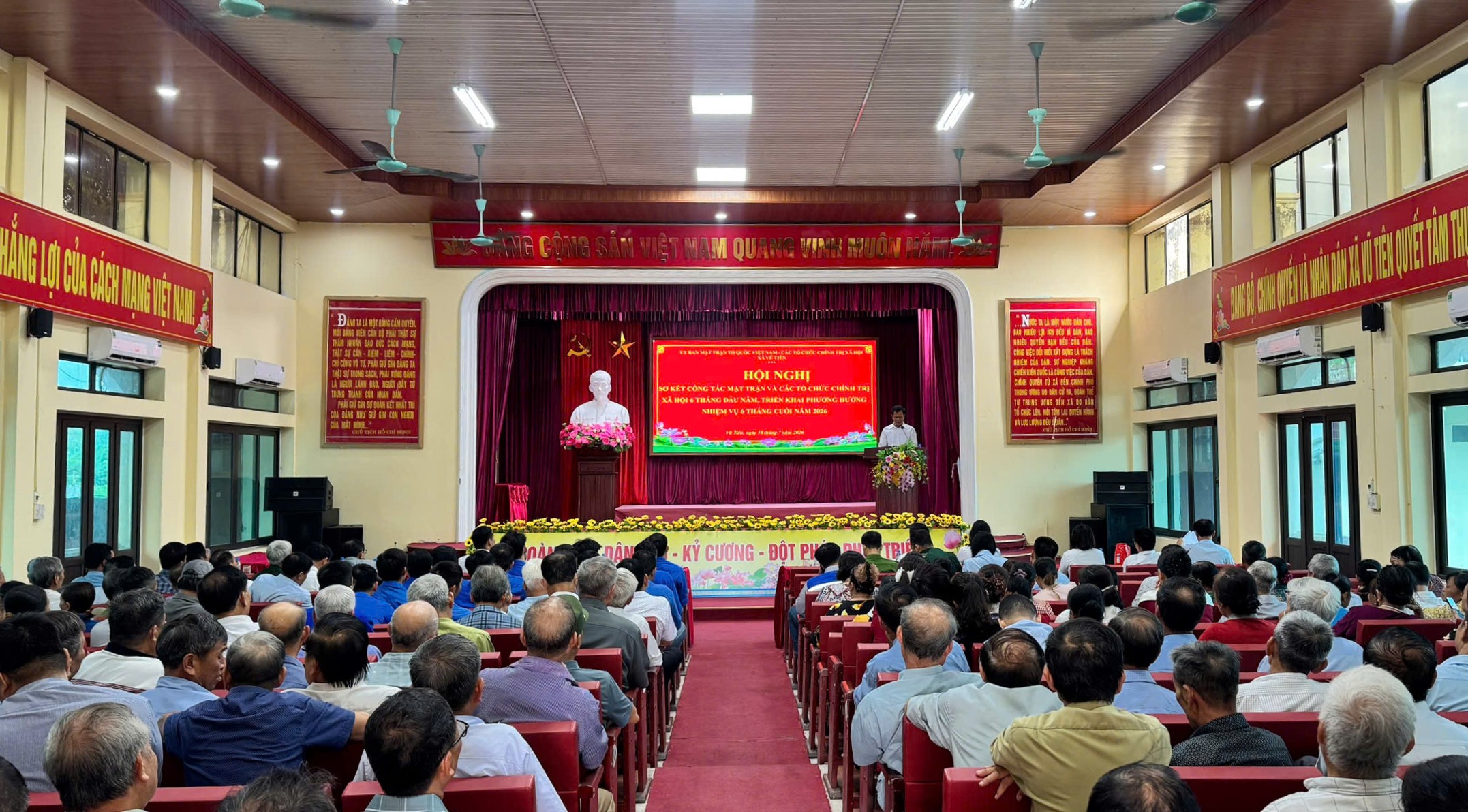 MẶT TRẬN TỔ QUỐC VÀ CÁC TỔ CHỨC CHÍNH TRỊ - XÃ HỘI XÃ VŨ TIÊN TỔ CHỨC HỘI NGHỊ SƠ KẾT CÔNG TÁC 6 THÁNG ĐẦU NĂM 2026; TRAO QUYẾT ĐỊNH CHO CÁC BAN CÔNG TÁC MẶT TRẬN, CHI HỘI TRƯỞNG, BÍ THƯ CHI ĐOÀN THÔN