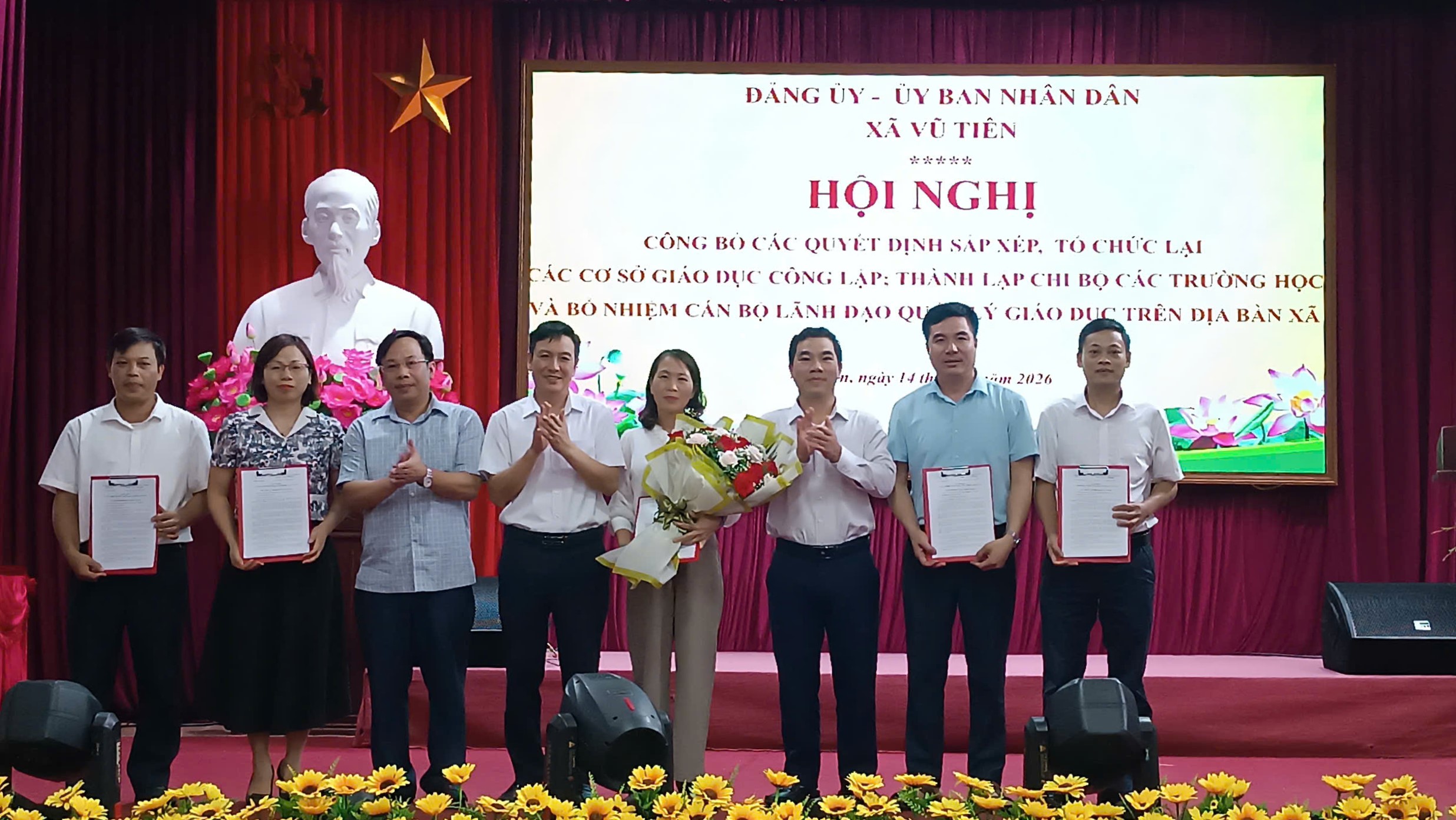 Vũ Tiên kiện toàn tổ chức các trường học công bố quyết định thành lập chi bộ và bổ nhiệm cán bộ quản lý