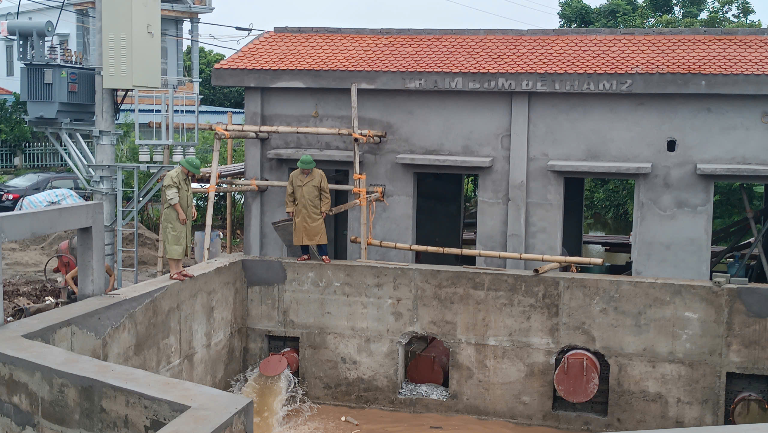 Lãnh đạo xã Vũ Tiên kiểm tra, chỉ đạo công tác tiêu úng, bảo vệ sản xuất