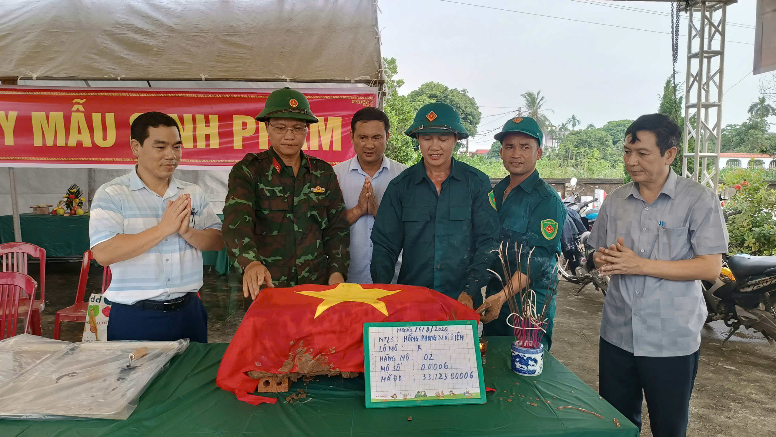 Vũ Tiên hoàn thành lấy mẫu hài cốt liệt sĩ chưa rõ thông tin