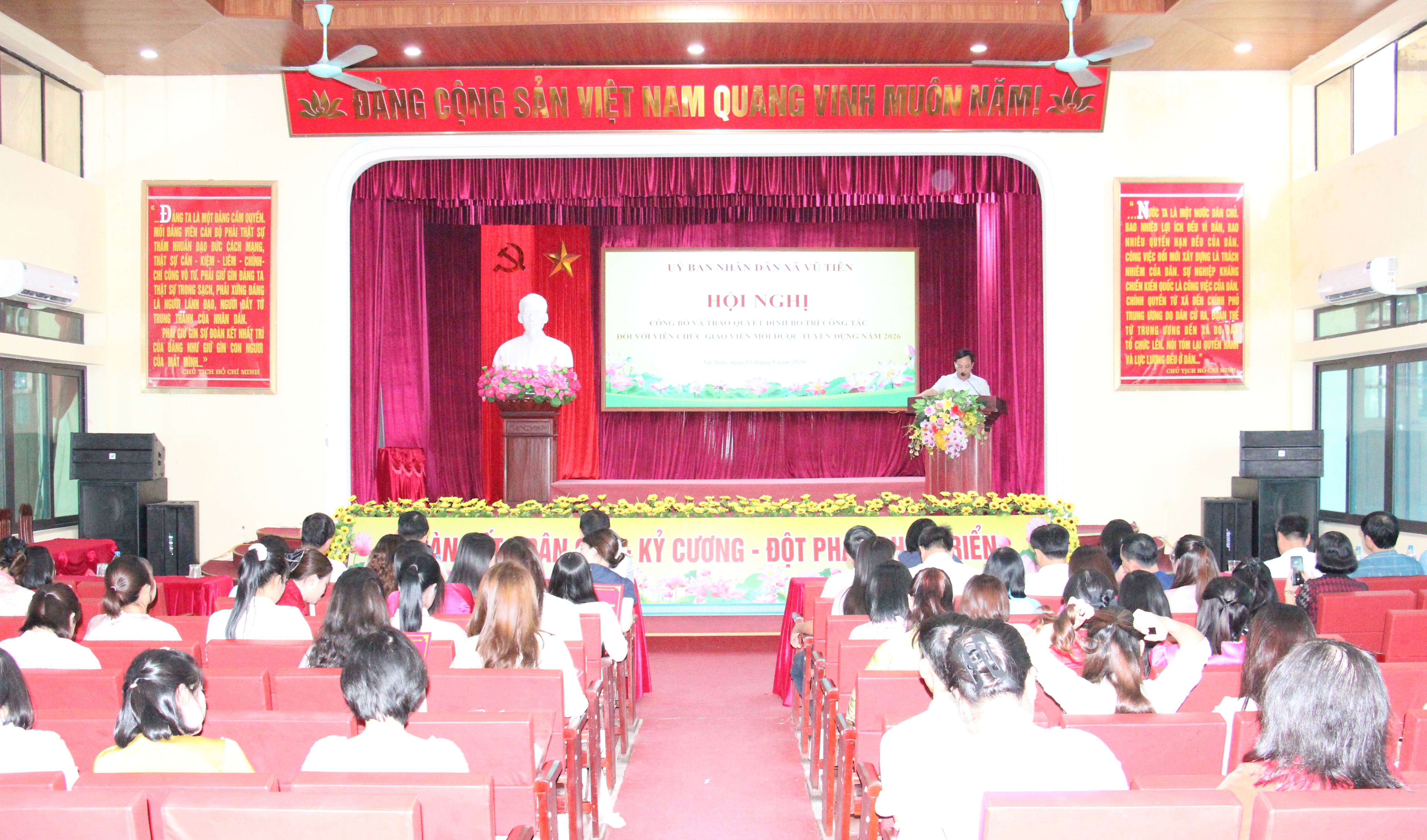 Vũ Tiên công bố và trao quyết định bố trí công tác đối với viên chức giáo dục trúng tuyển năm 2026