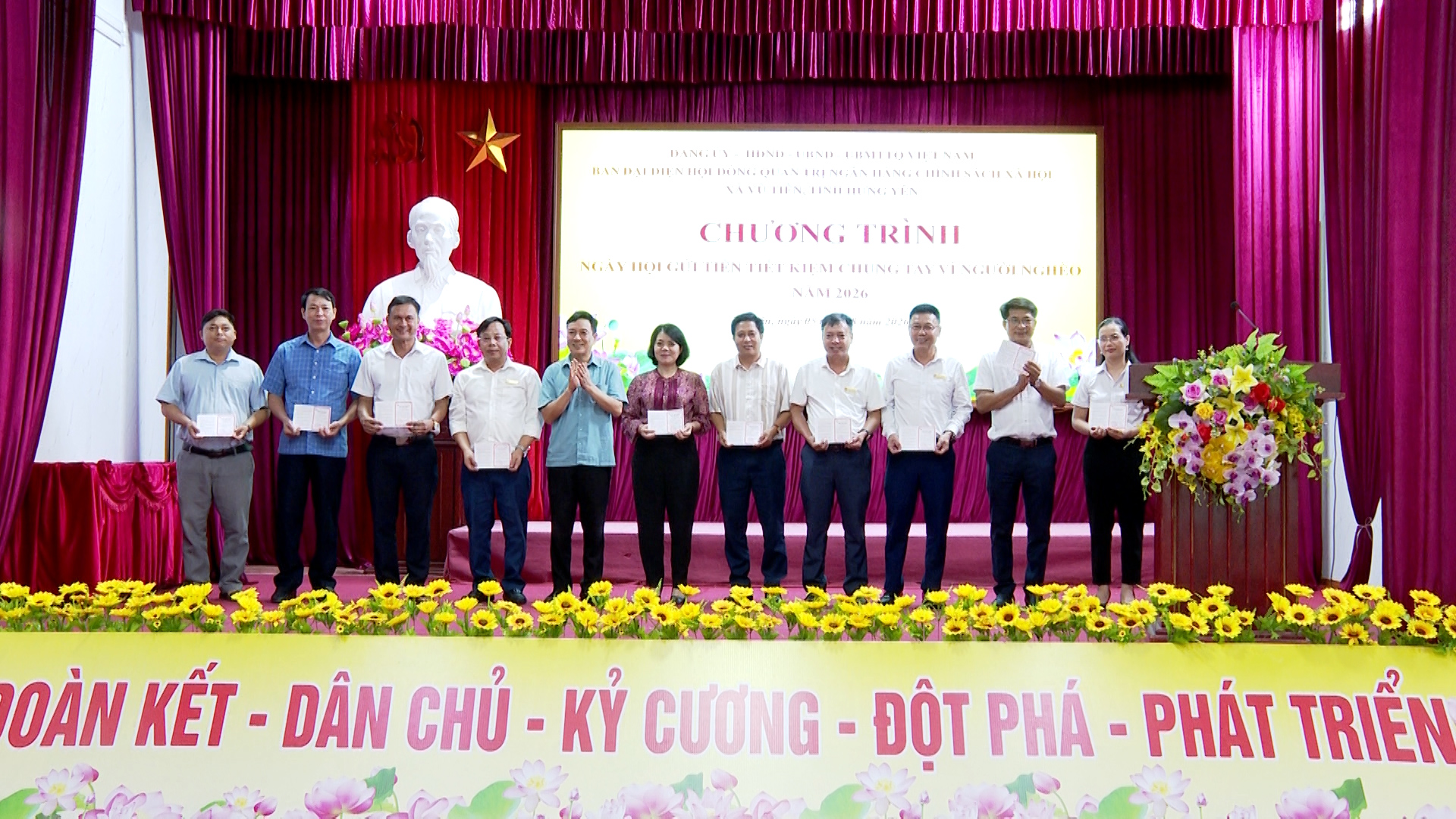 Ngày hội gửi tiết kiệm chung tay vì người nghèo