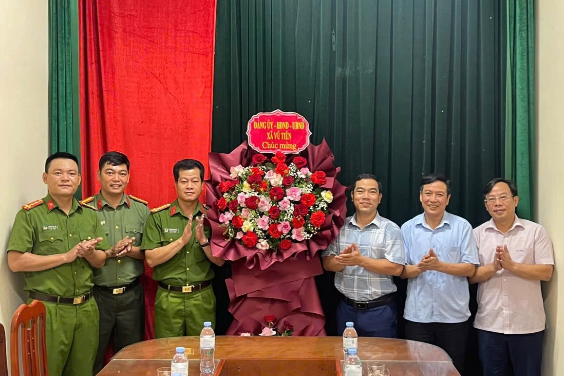 Lãnh đạo xã Vũ Tiên chúc mừng 81 năm Ngày truyền thống Công an nhân dân Việt Nam (19/8/1945 - 19/8/2026)