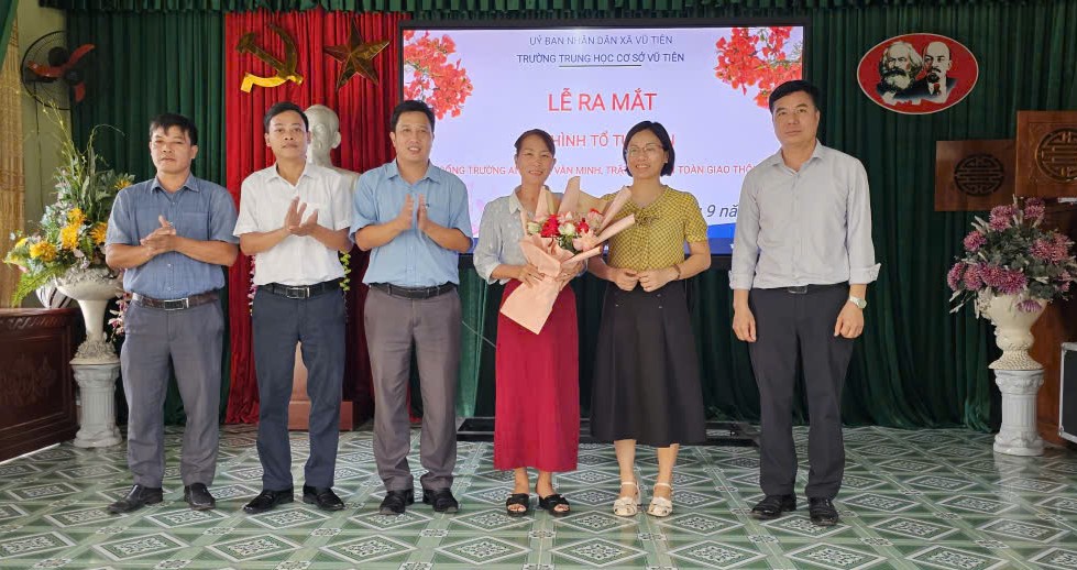 Ra mắt 02 mô hình tự quản “Cổng trường an toàn, văn minh, trật tự và an toàn giao thông” trên địa bàn xã Vũ Tiên