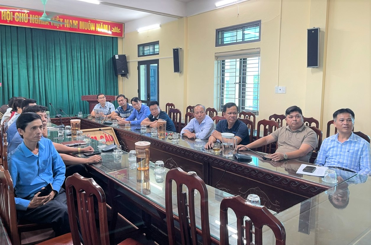Vũ Tiên tham dự hội nghị trực tuyến