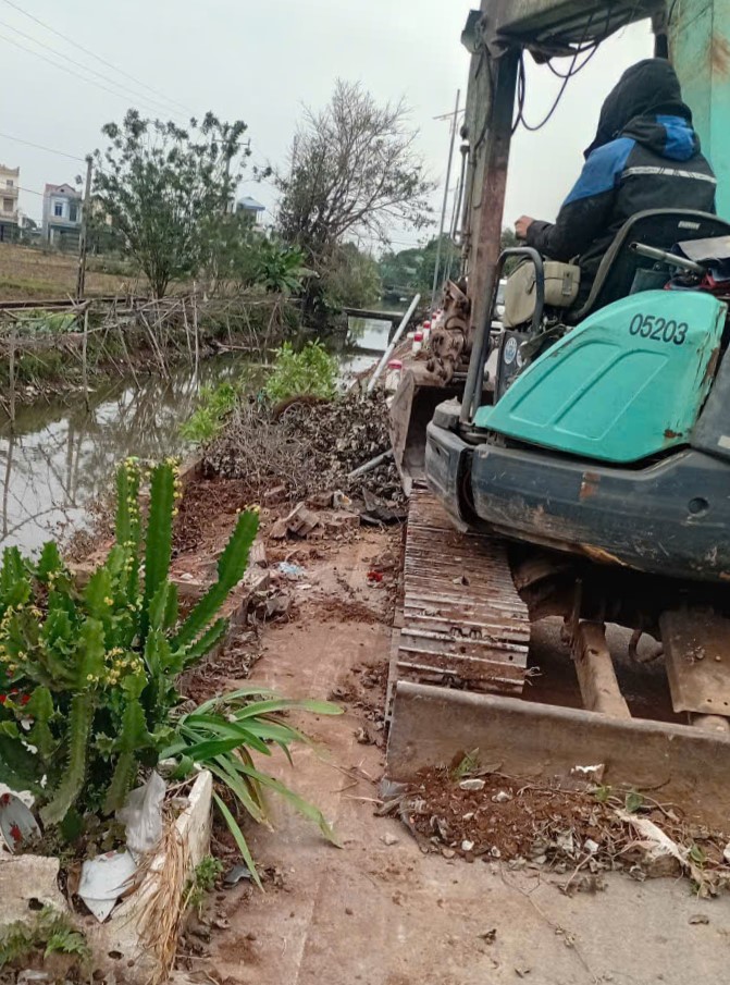 Vũ Tiên ra quân giải tỏa hành lang an toàn giao thông, lập lại trật tự kỷ cương ven sông Nam Long