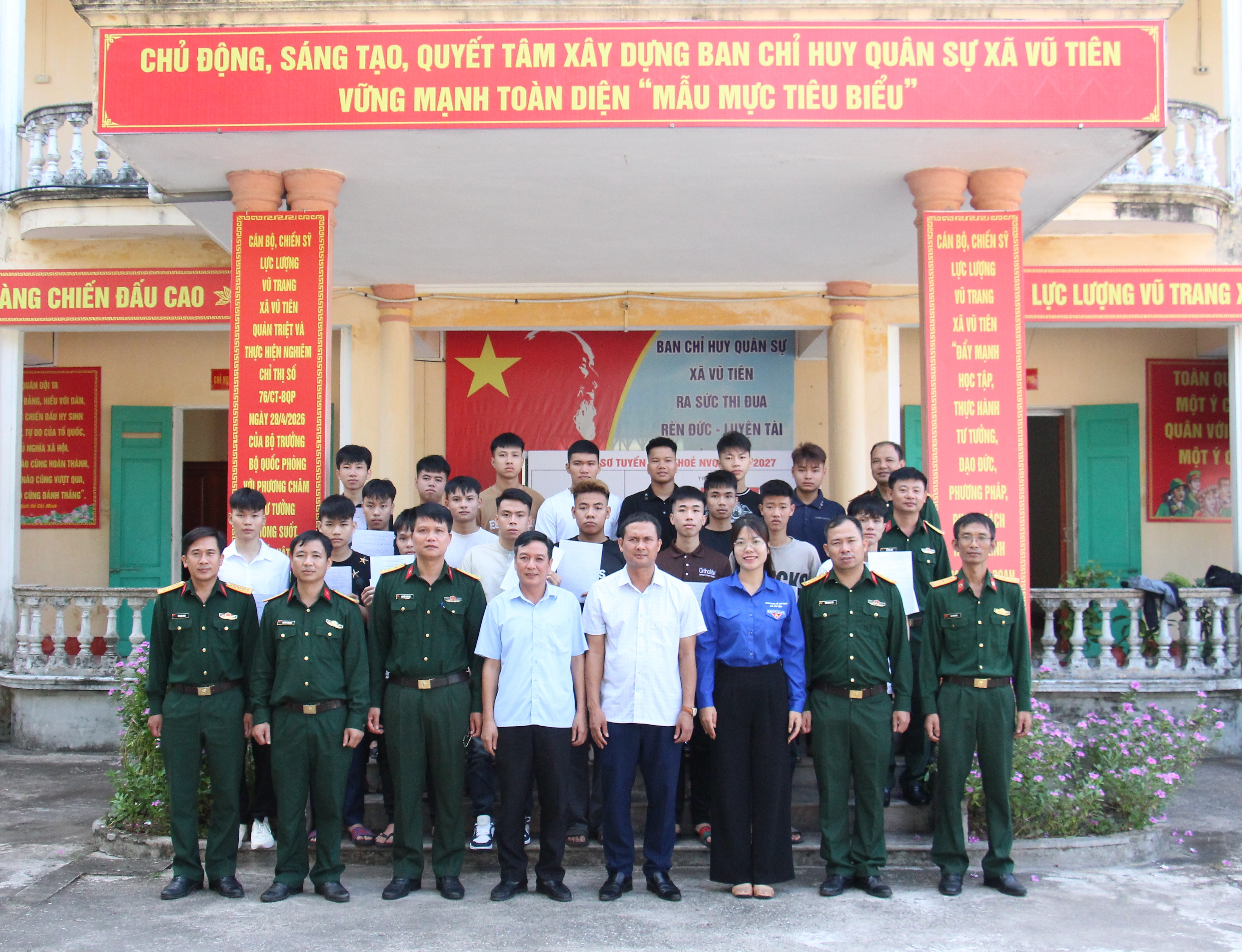 Xã Vũ Tiên: Gặp mặt, biểu dương 22 thanh niên xung phong tình nguyện viết đơn nhập ngũ năm 2027